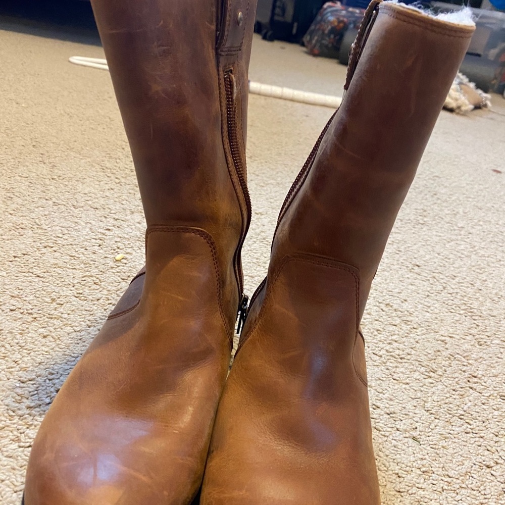 Leather brown uggs - Picture 5 of 5